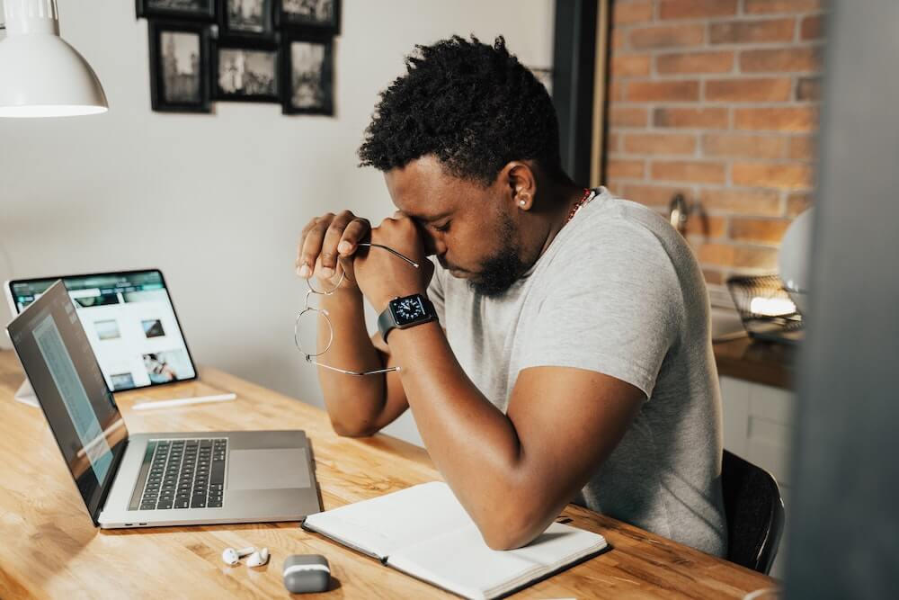 homme en burnout